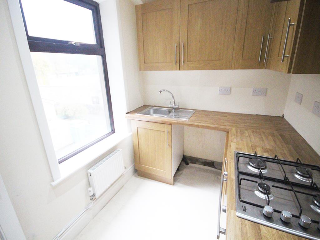 2 bedroom flat To Let in Foulridge, Colne - IMG_5402.jpg